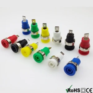 BS4302 2 db-os 4mm női csatlakozó piros-fekete panelekhez