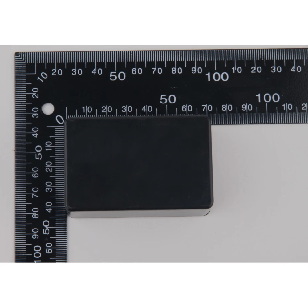 Caja plastico para proyectos 70x42x23mm abierta mostrando interior