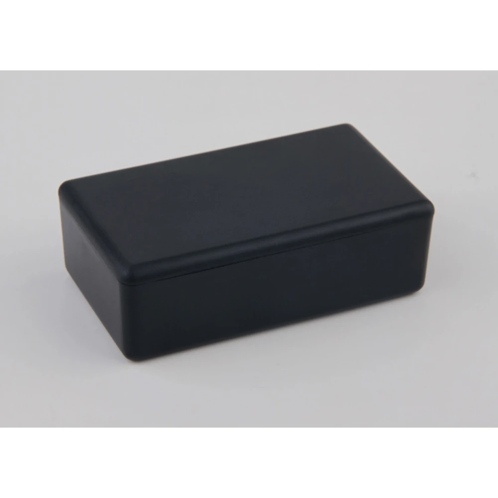 Caja plastico para proyectos 70x42x23mm en uso con componentes electrónicos