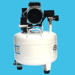 Detalle del panel y conexiones del compresor aire compacto silencioso JYK30