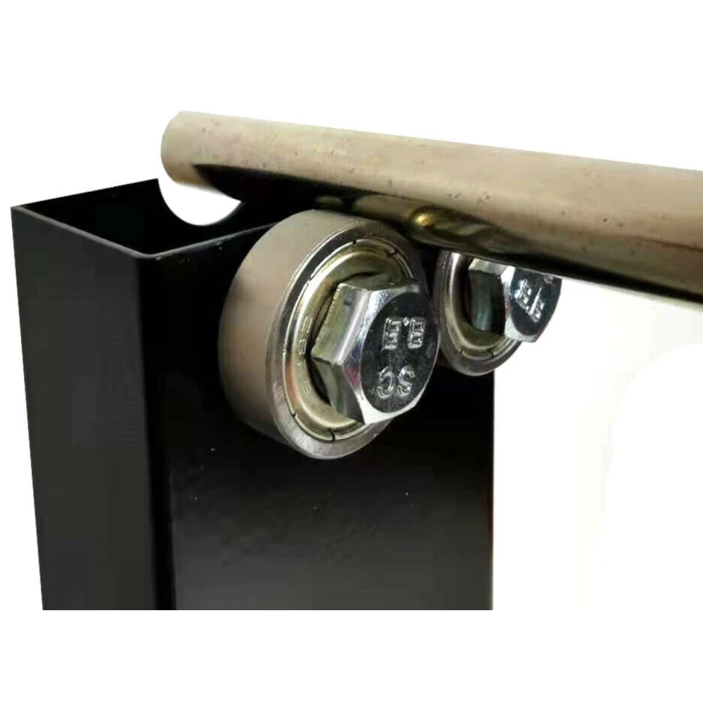 Equilibrador de ruedas de motocicleta en uso en taller de motos