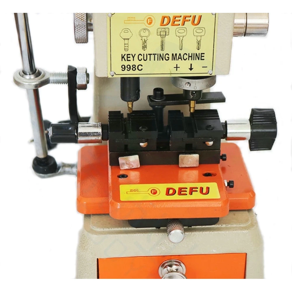 Detalle del mango doble vertical de la máquina duplicadora de llaves TSX TOOL