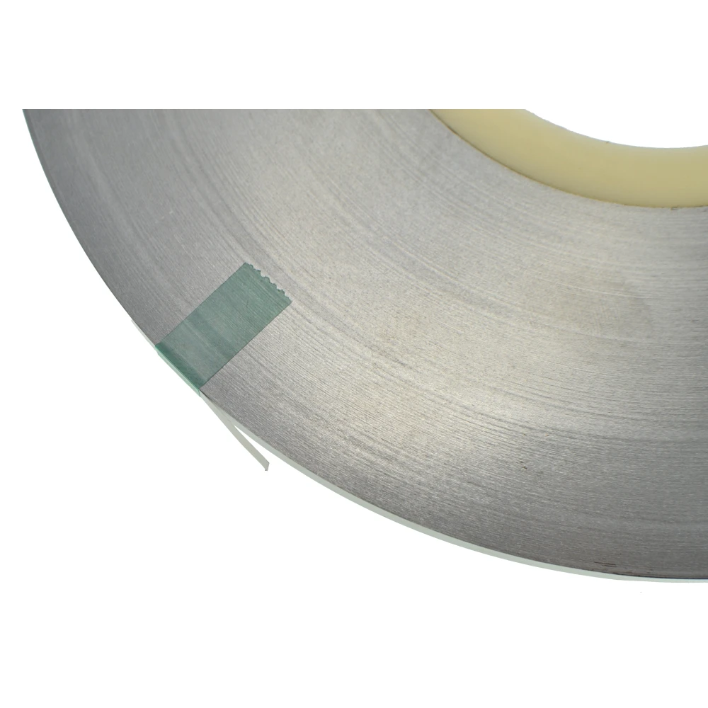 Uso de rollo tira acero con máquina soldadura Sunkko 788H