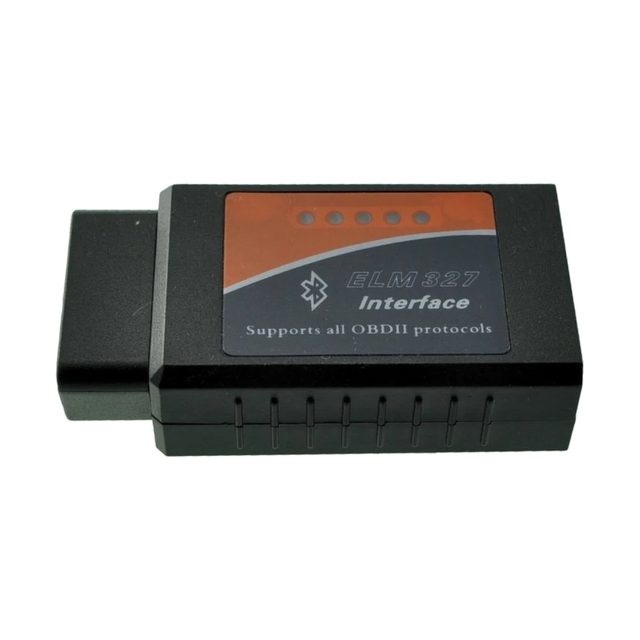 Fekete ELM327 Bluetooth v1.5 adapter narancssárga címkével és 16 pólusú OBD2-csatlakozóval